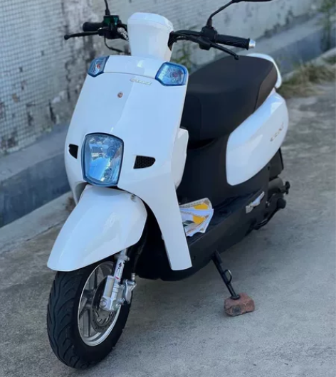 21年白色雅马哈酷奇，准新车下地一千多公里...