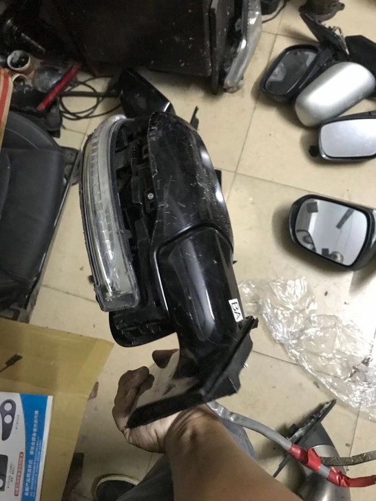 日产楼兰倒车镜沒有后盖