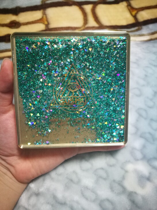 苏西苏眼影盘，玛祖蓝的眼泪，九成九新，只摸...