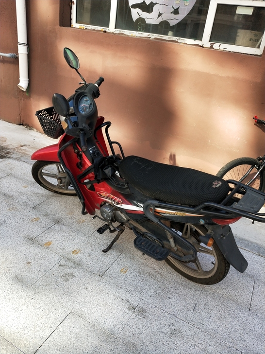 宗申摩托车，1100卖，八成新