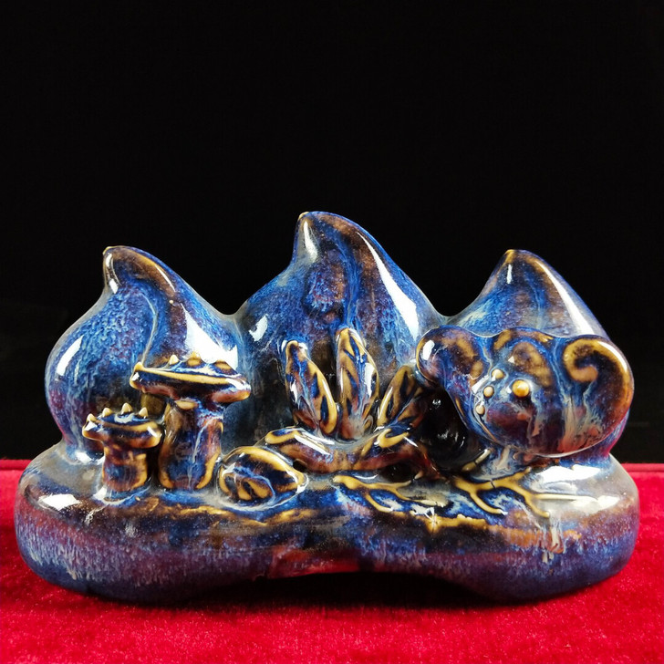 清代窑变蓝釉毛笔架，糯米胎，胎质细腻，造型...