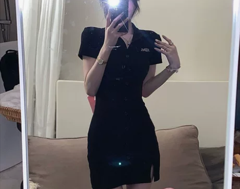 法式蝴蝶结露背辣妹连衣裙 感兴趣的话点“我...