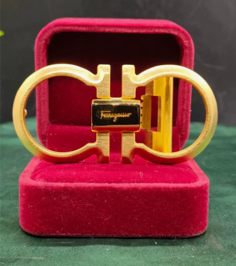 国外带回来的二手金色皮带扣，品相杠杠的，造...