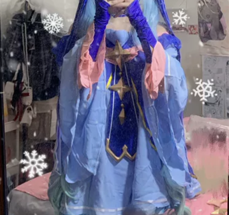 出一套雪初音cos 包括服装全套 假发 头...