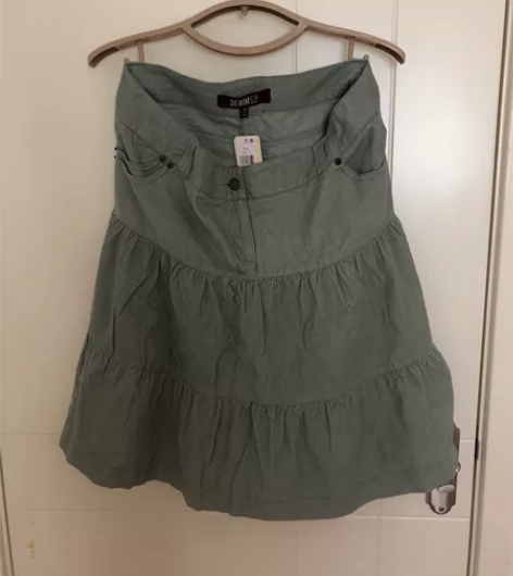 全新条绒中裙，150斤以下可穿 感兴趣的话...