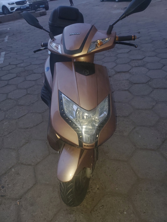 摩托车有手续比亚乔唯我125，刚保养，发动...