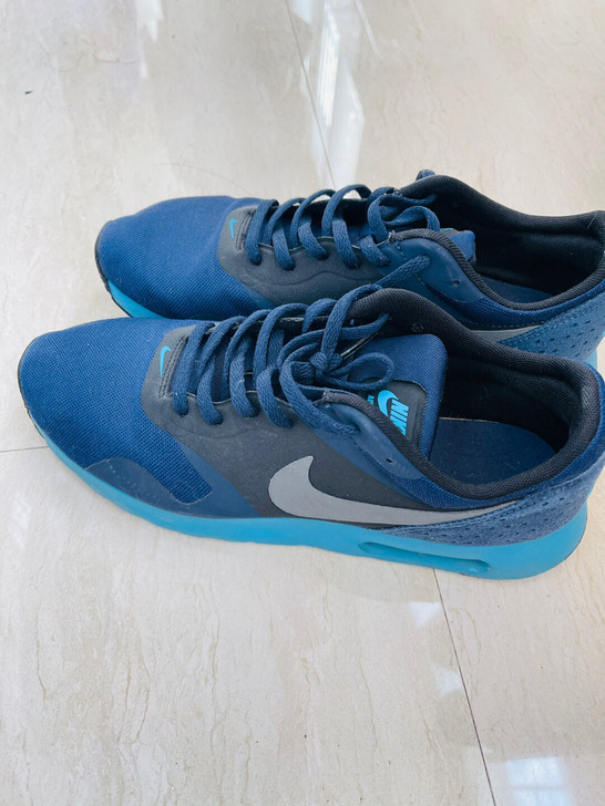 耐克蓝色休闲运动男鞋大小新旧程度都有拍出来...