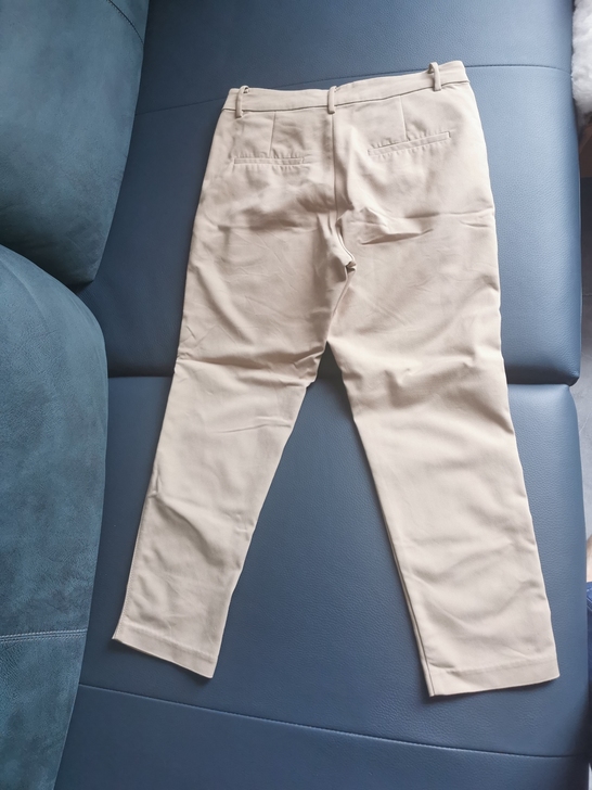 9成新卡其色九分裤，裤型特别好，很显瘦，尺...