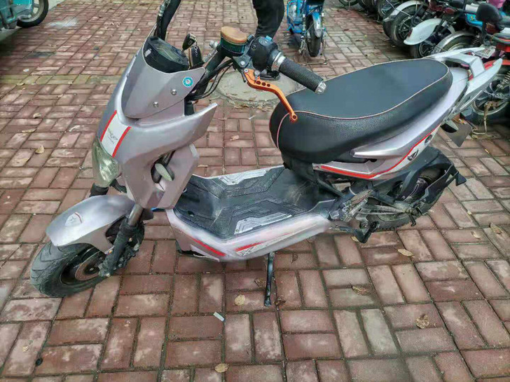 同学收过来的二手电动车