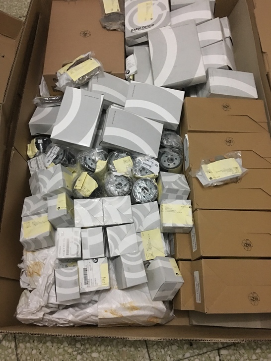 宝马摩托车原厂配件，有需要的联系