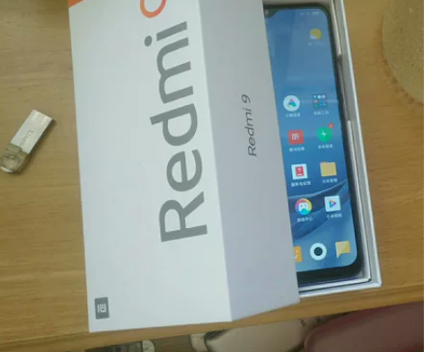 红米9，4+64G，9新，无磕碰，全套配件...