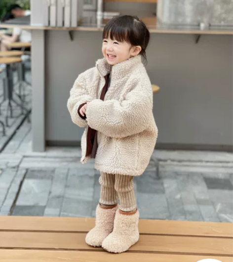 冬日里的托尔斯泰毛外套｜经典的小马logo...