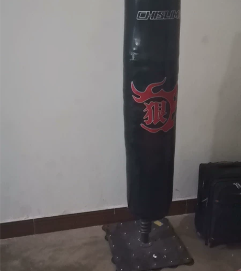 拳击沙袋 送拳套 告一米七五 谁要了直接拉...