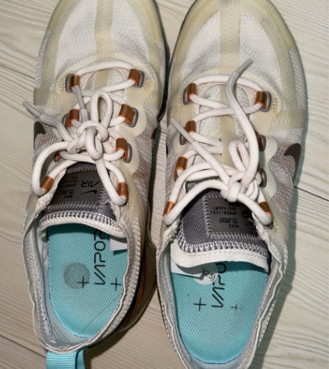 Nike 38运动鞋气垫女鞋 感兴趣的话点...