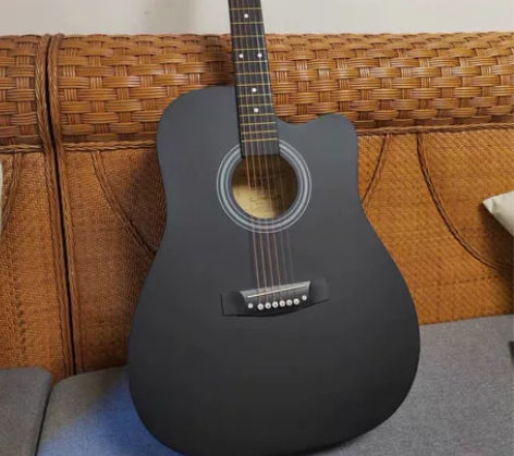 吉他大学在琴行自买来学着弹的,结果现在工作...