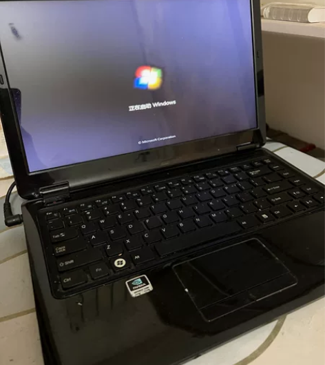 我弟的笔记本不想要了，四百块钱包邮。一切正...