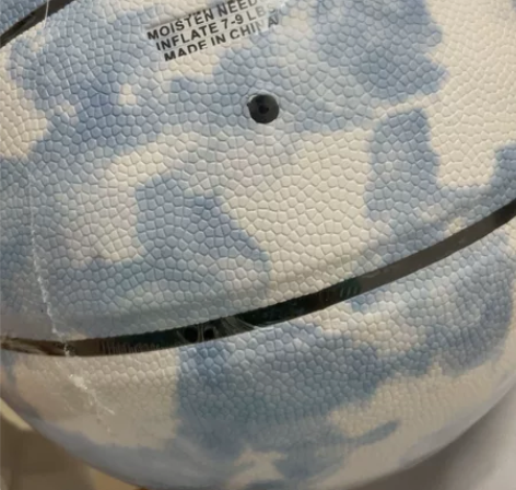 崭新未拆封七号篮球，皮的，很新，低价出了，...