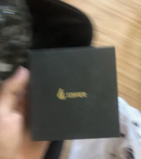 漫步者耳机。右耳底部发霉了，好像不能用了，...