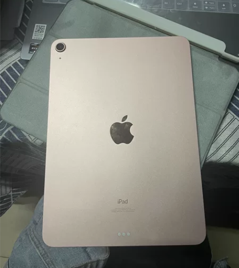 出一个ipad air4 256G，官方在...