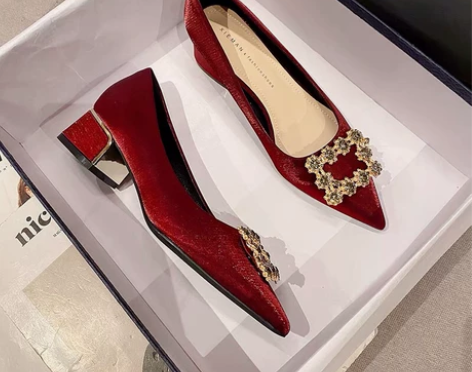 婚鞋女2022年新款尖头中式粗跟单鞋婚纱高...