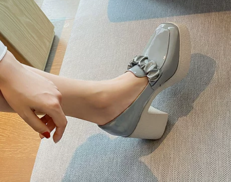 2022早春新款漆皮方头粗跟中口粗跟单鞋女...