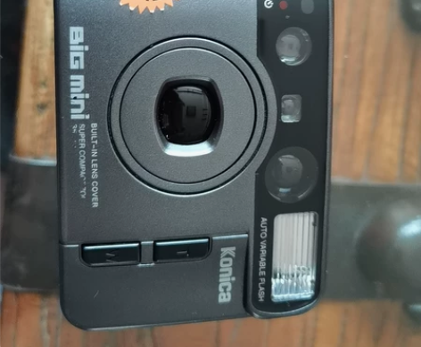 柯尼卡胶卷相机，里边还带有胶卷。 感兴趣的...