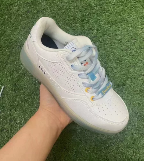 李宁女款高端板鞋，迪士尼联名配色，全新配其...