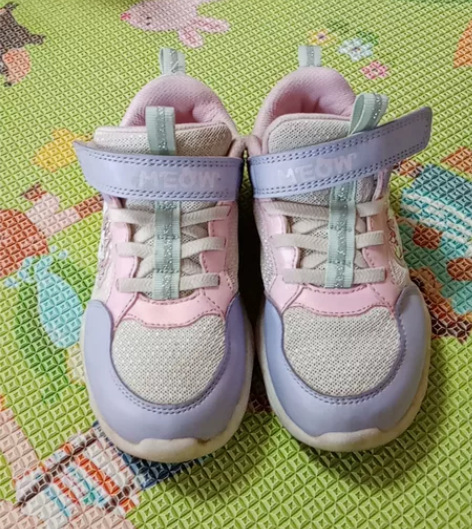 特步女童春秋款鞋 门店买的 30码 感兴趣...