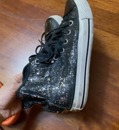 匡威 黑色亮片 36码 其实没怎么穿 内里...