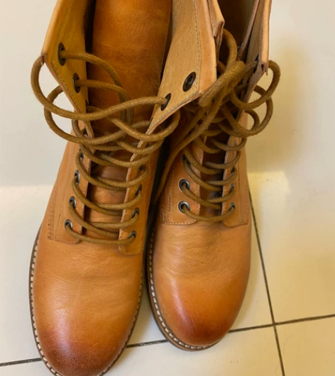 FRYE正版马丁靴37码全新未穿过，看鞋底...