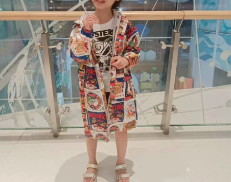 黑超定制儿童雨衣,下雨天太需要一件这样的雨...