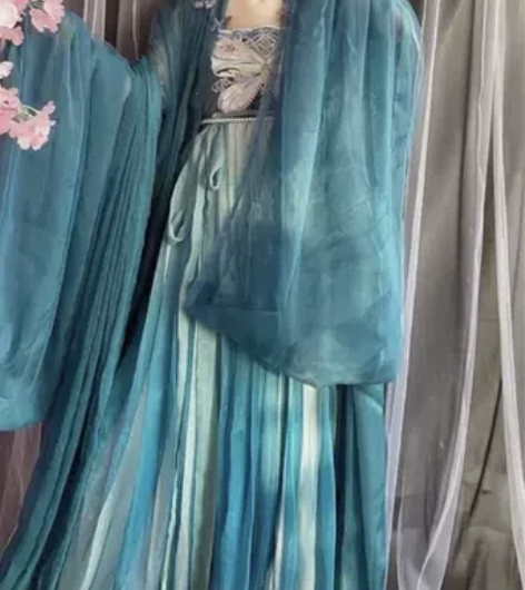 玉术旗舰店汉服诃子裙代拍 正的! 因为我...