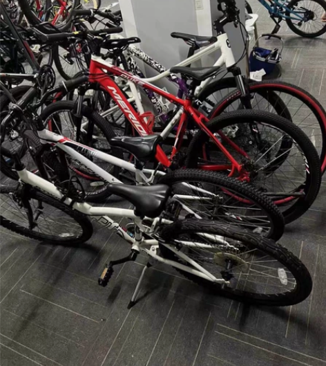 迪卡侬孩子24寸两辆，迪卡侬27寸捷安特涂...