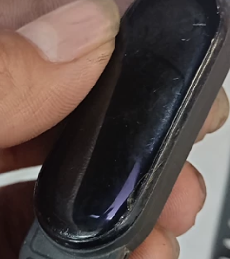 小米手环6屏幕有划痕，右下角裂了，可下水，...