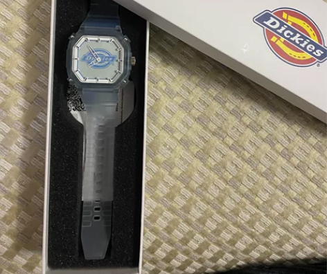 博主闲置全新Dickies手表，只撕了封膜...