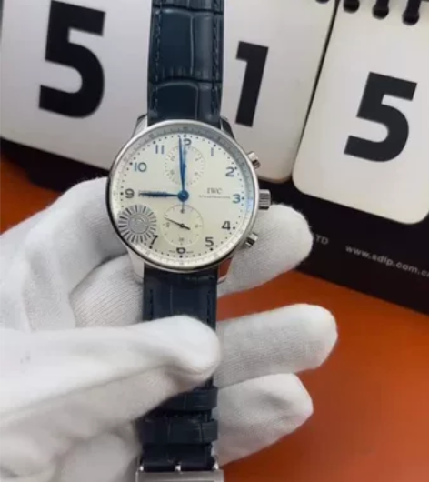 万国手表，便宜出[呲牙] 感兴趣的话点“我...