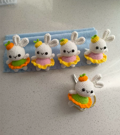 纯手工钩织跳芭蕾舞小兔子 可可爱爱，包包挂...