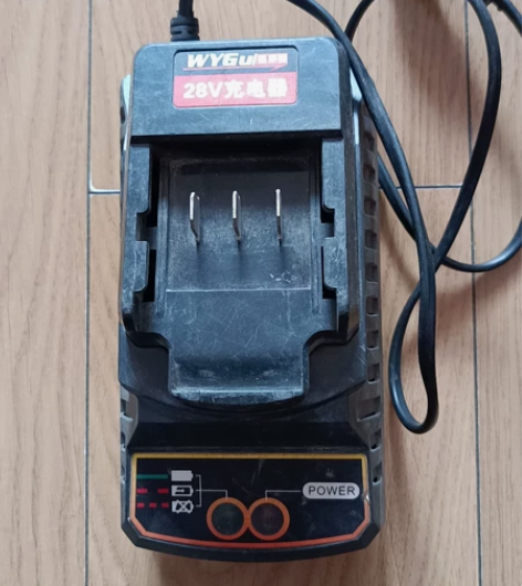 稳亦固28V充电器，正常使用，当配件出，看...