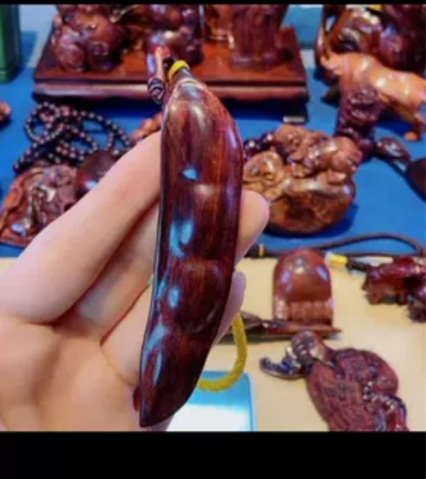 海黄手把件，紫油梨福豆，四季有福 感兴趣的...