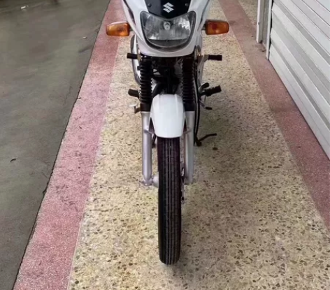 二手摩托车到货精品，铃木钻豹王，整车非常完...