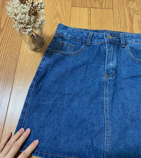 牛仔A字裙，腰围72左右，L码 感兴趣的话...