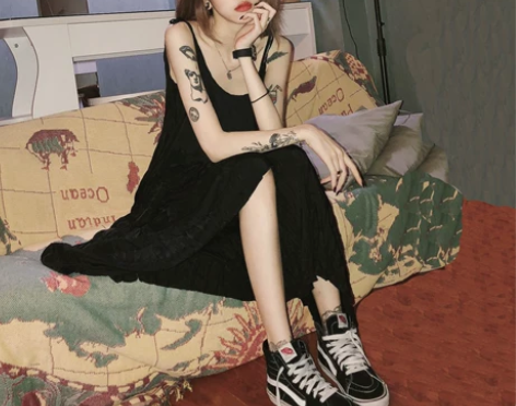 港风纯色轻设计感背心吊带褶皱裙夏季无袖宽松...