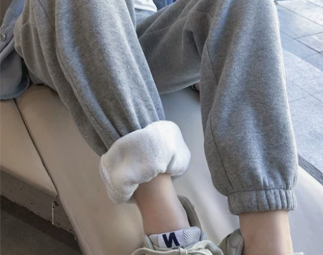 加绒灰色束脚运动裤女宽松显瘦秋冬加厚直筒高...
