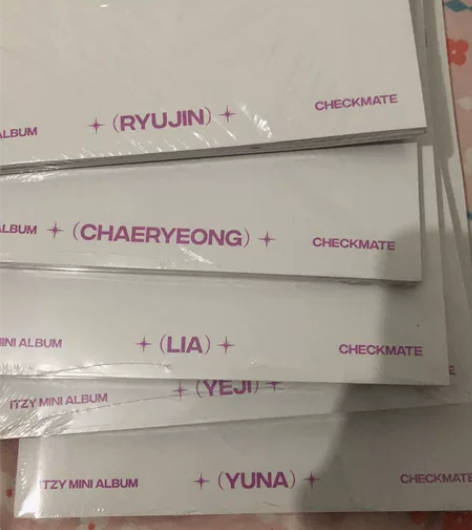 itzy裸专checkmate，专辑贴纸小...