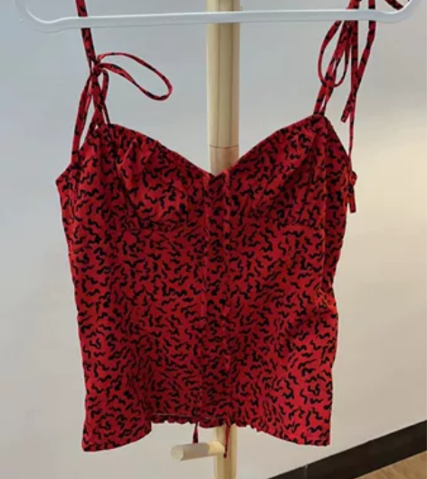 女士背心吊带 只穿过一次 不刀不包 感兴趣...