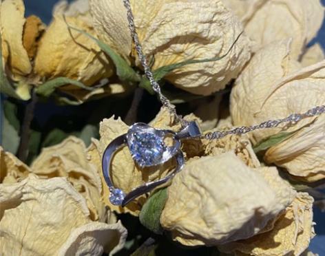 莫泊桑钻石项链~ 前男友买的 当时买来四...