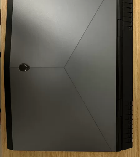 外星人笔记本电脑，购置时间稍久，但整体外观...