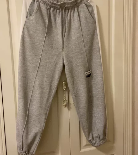 浅灰色女士卫裤，M码适合100-120斤以...