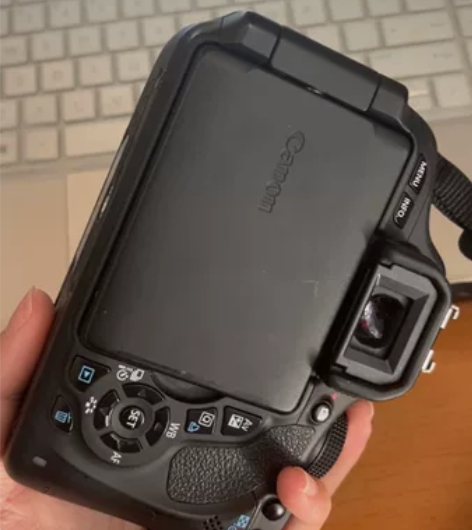 佳能600d+小痰盂镜头。本人自用，因需要...