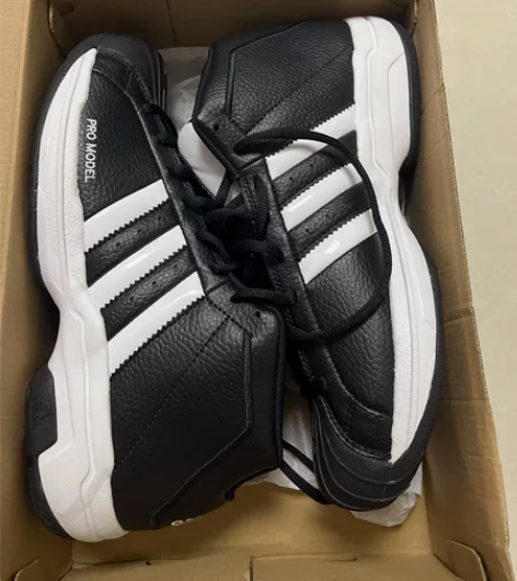 奥莱代购全新的阿迪男士运动鞋，44码偏小半...